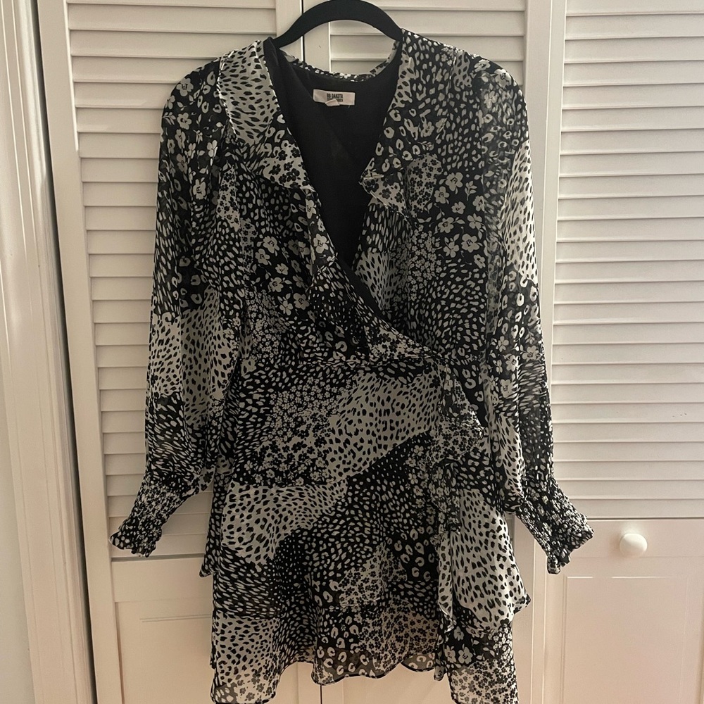 BB Dakota Black and White Patterned Blouse